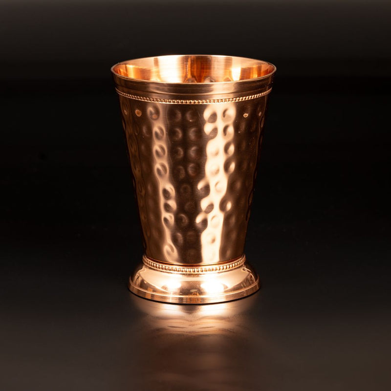Kupferbecher-Set Valia – 4x Cocktailbecher (gehämmert, römisch-geprägter Stil, 300 ml) + 6-teiliges Zubehör-Set